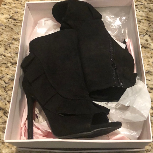 Black suede booties - Picture 2 of 4